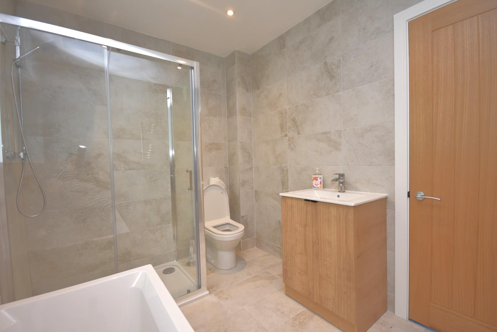 16 Windsor Court, The Esplanade, Penarth, CF64 3AT